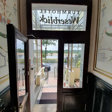 Turmhotel Weserblick Guest house 3*